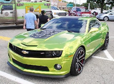 Automakers market their muscle at annual Woodward Dream Cruise
